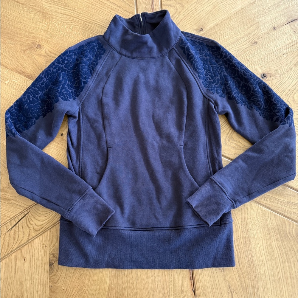 Lululemon size 6 Navy Blue cotton sweater fleece lining velvet accents EXCELLENT